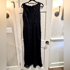 Adrianna Papell navy with lace sleeveless formal evening gown. Women size 8